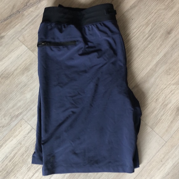 Fabletics 9” inseam shorts - Picture 2 of 5